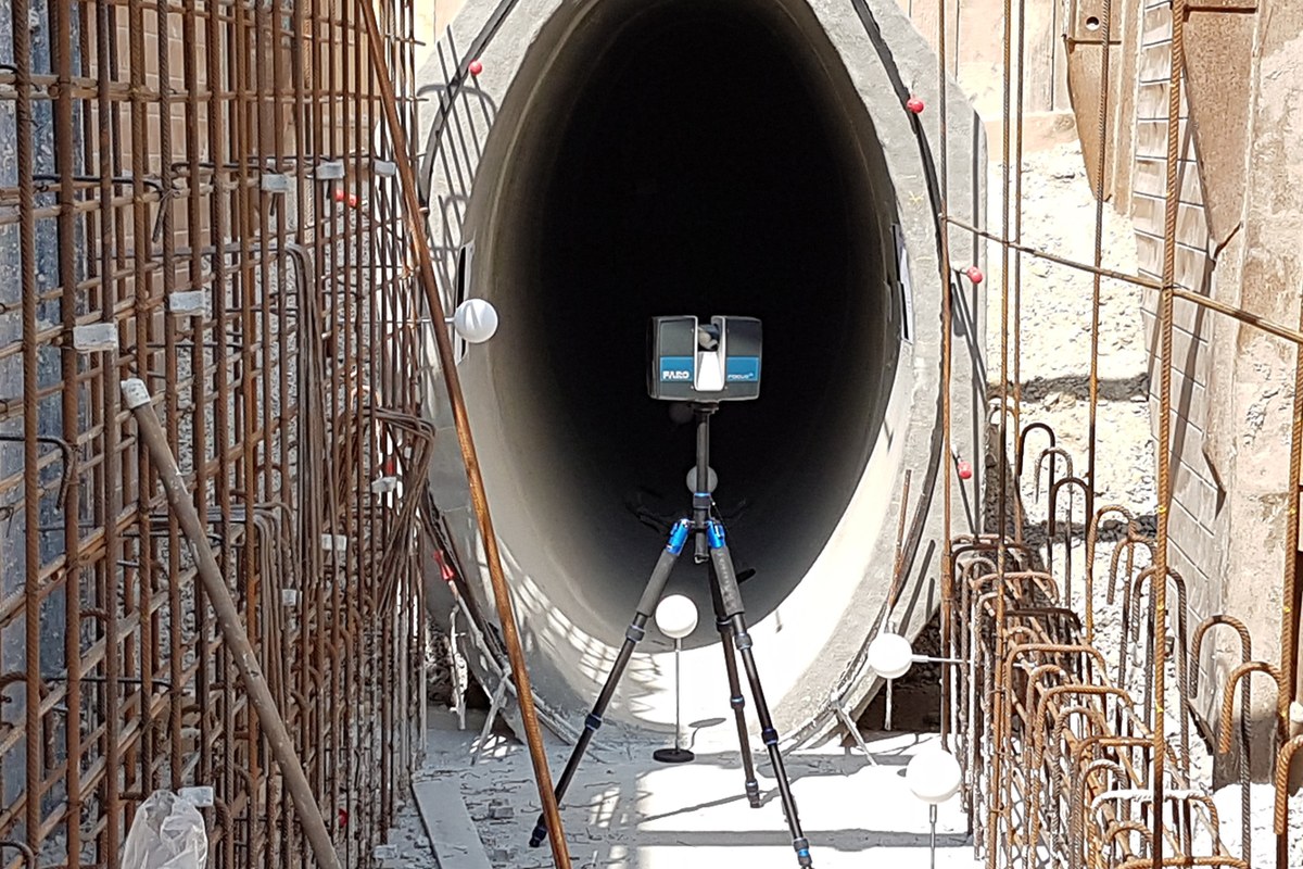 Scanner laser 3D positionné dans un ouvrage ovoïde pour une gare SNCF parisienne